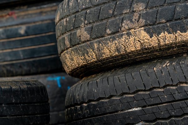 How to Choose the Right Off-Road Tires for a Land Rover Range Rover Sport?