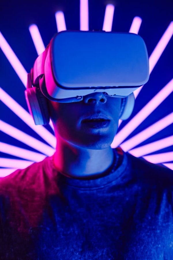 What Are the Effects of Virtual Reality Exposure Therapy on Phobia Treatment Success Rates?